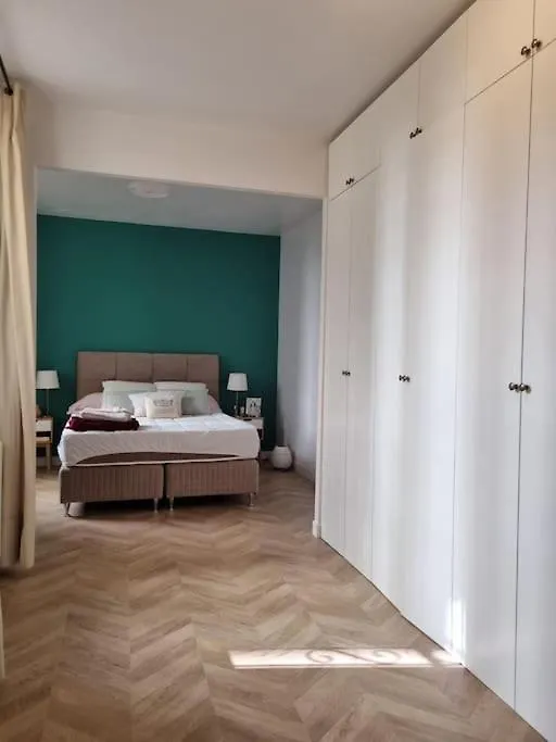Renovated 16th Flat Lägenhet