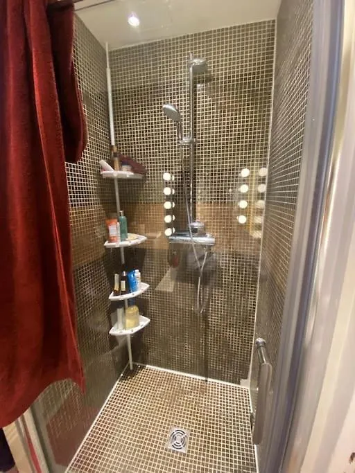 Renovated 16th Flat Lägenhet Paris