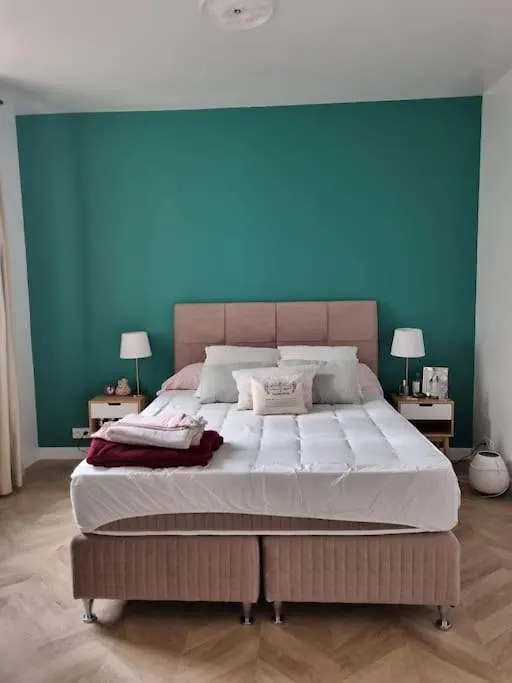Renovated 16th Flat Apartment